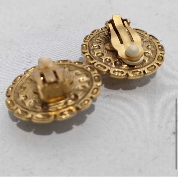 Chanel Gild Interweaved Gold and Pearl Earrings - Picture 7 of 9